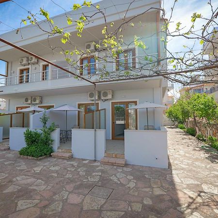 Guest House Moonlight Ksamil Bagian luar foto