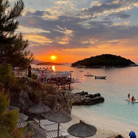 Guest House Moonlight Ksamil Bagian luar foto