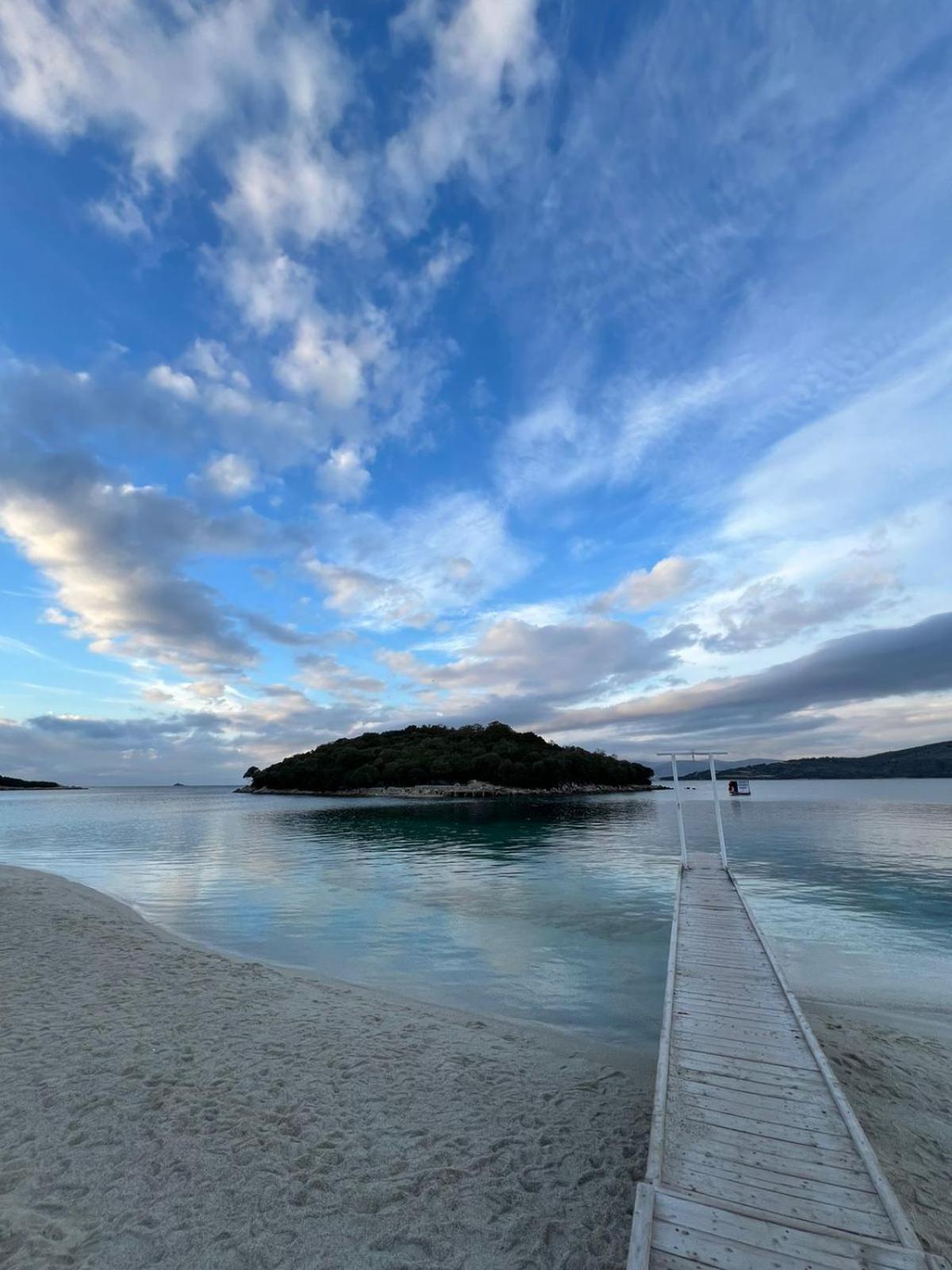 Guest House Moonlight Ksamil Bagian luar foto