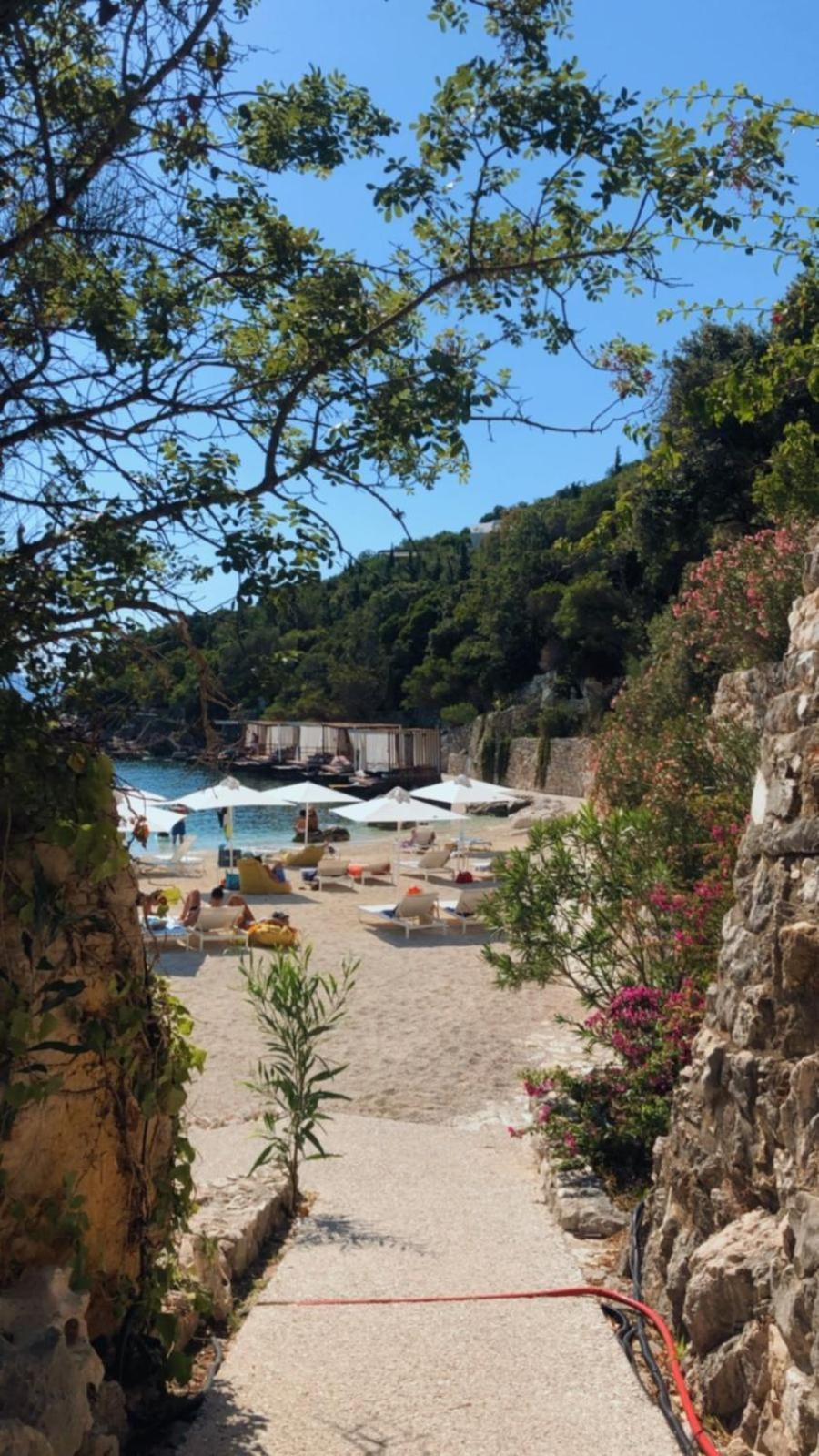 Guest House Moonlight Ksamil Bagian luar foto