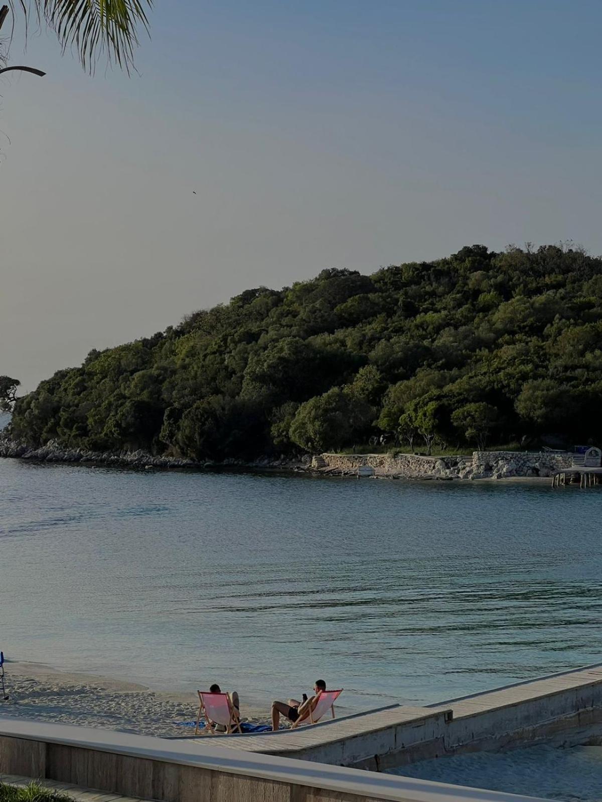 Guest House Moonlight Ksamil Bagian luar foto