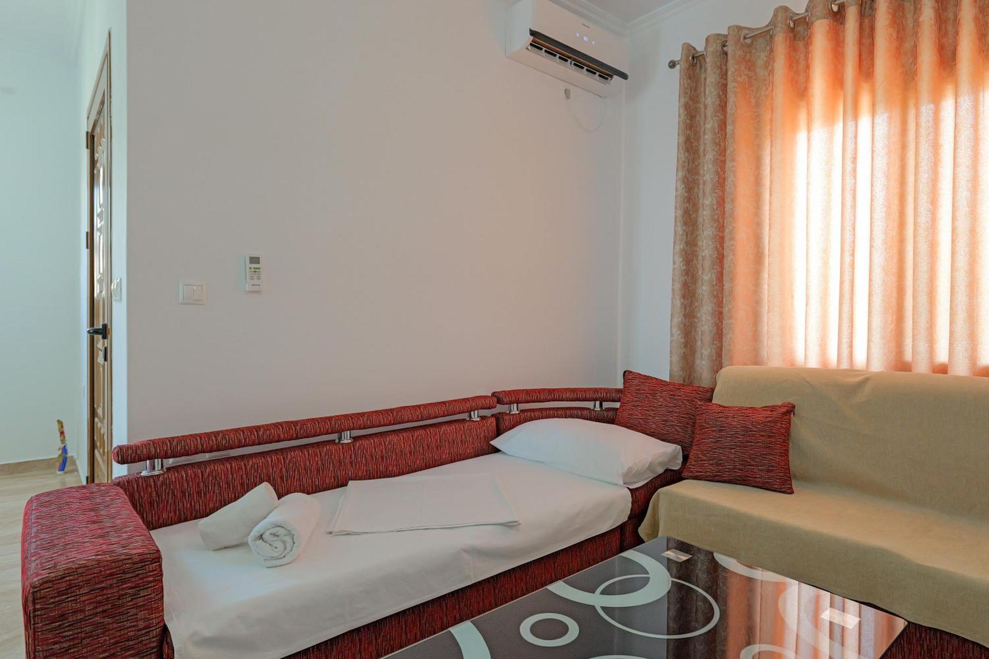 Guest House Moonlight Ksamil Bagian luar foto