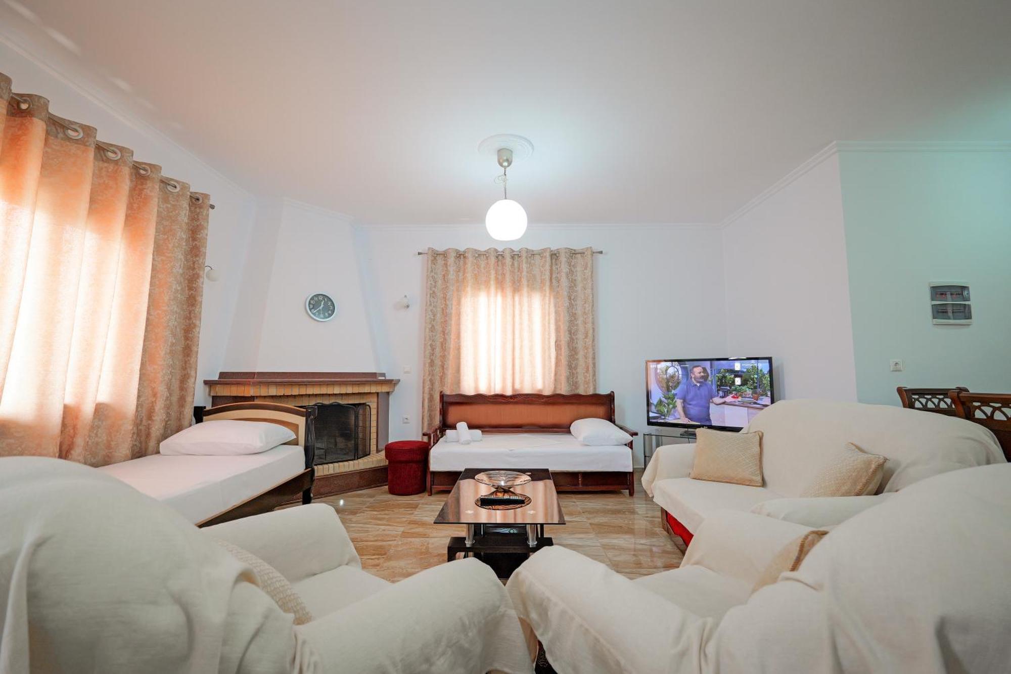 Guest House Moonlight Ksamil Bagian luar foto