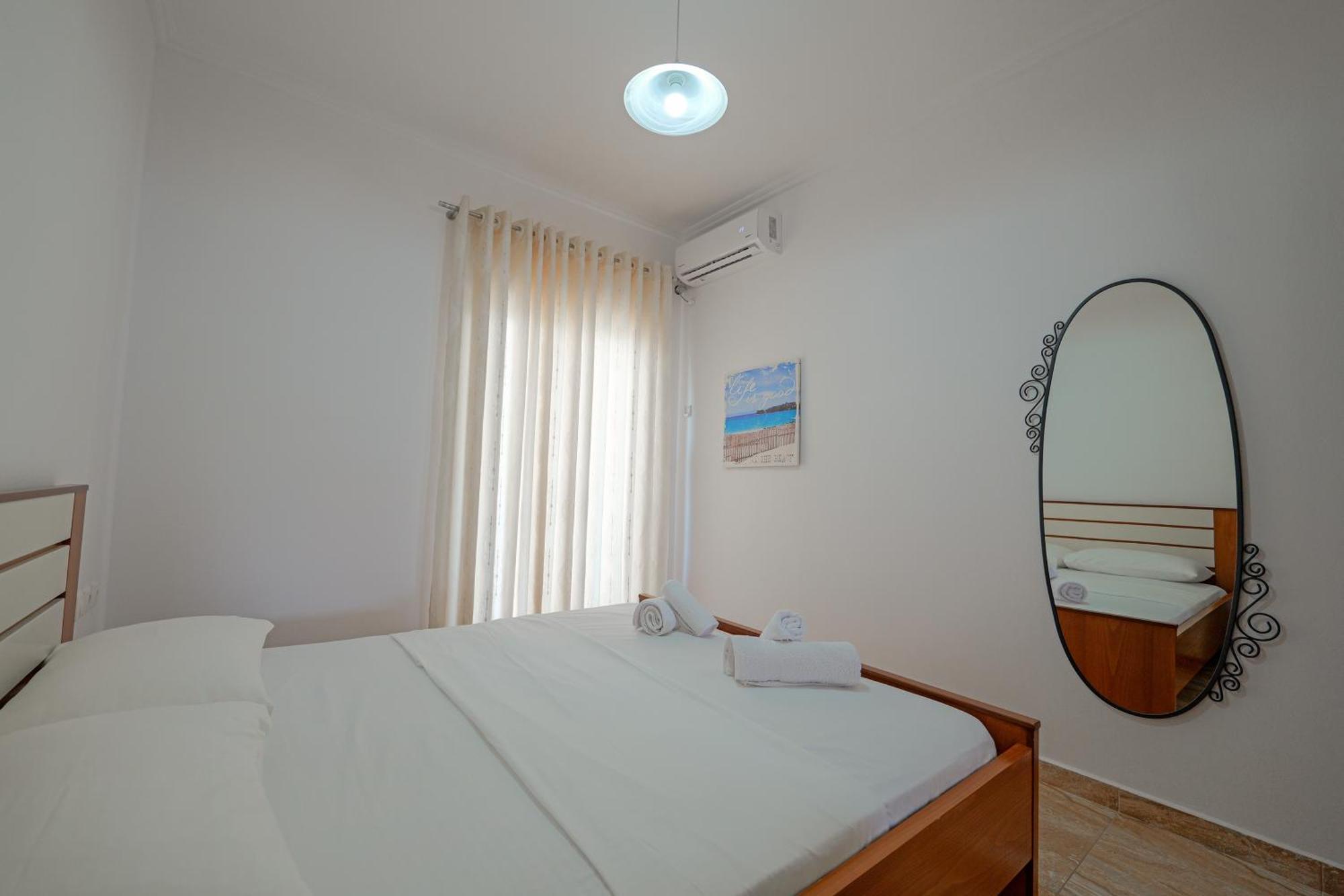 Guest House Moonlight Ksamil Bagian luar foto