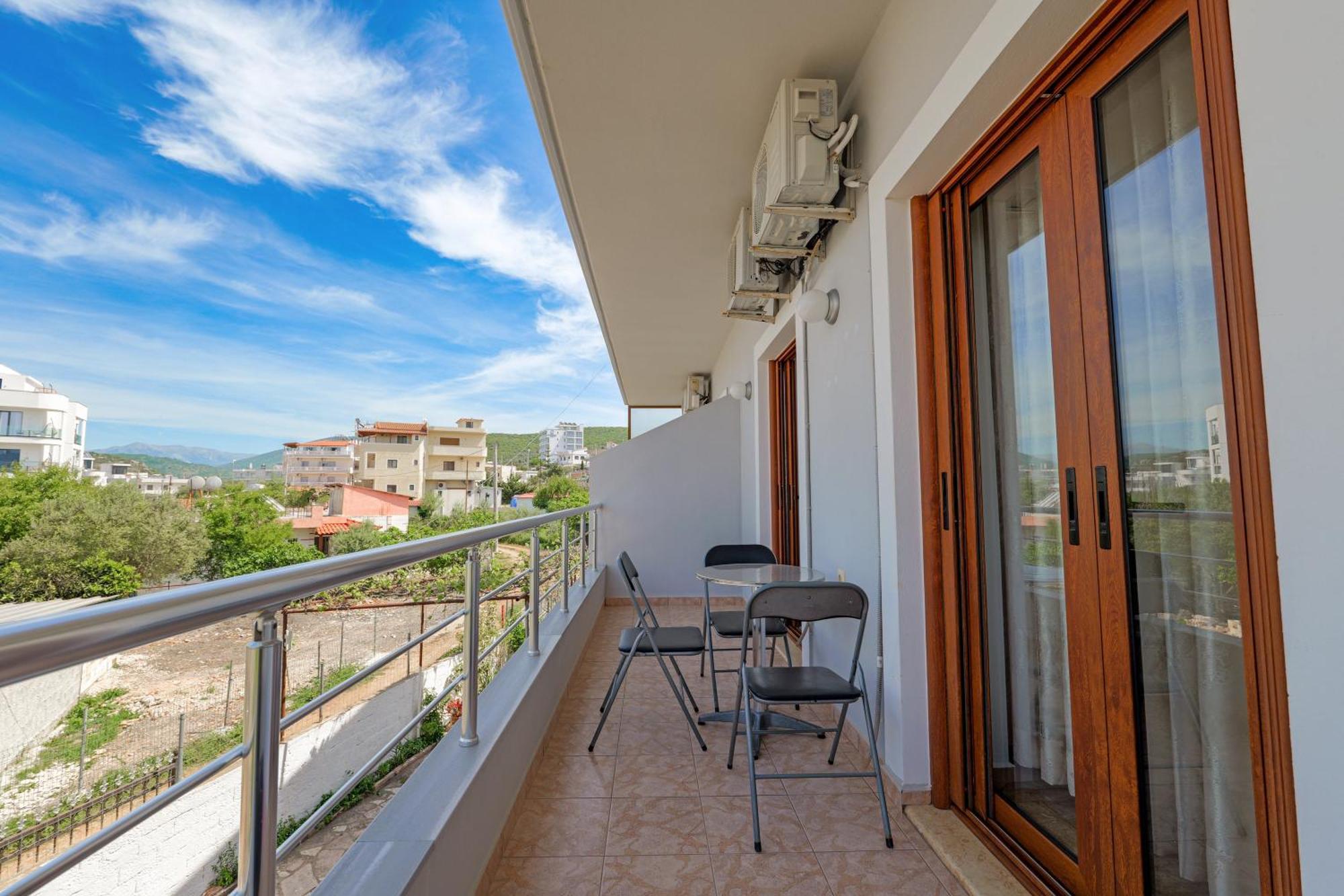 Guest House Moonlight Ksamil Bagian luar foto