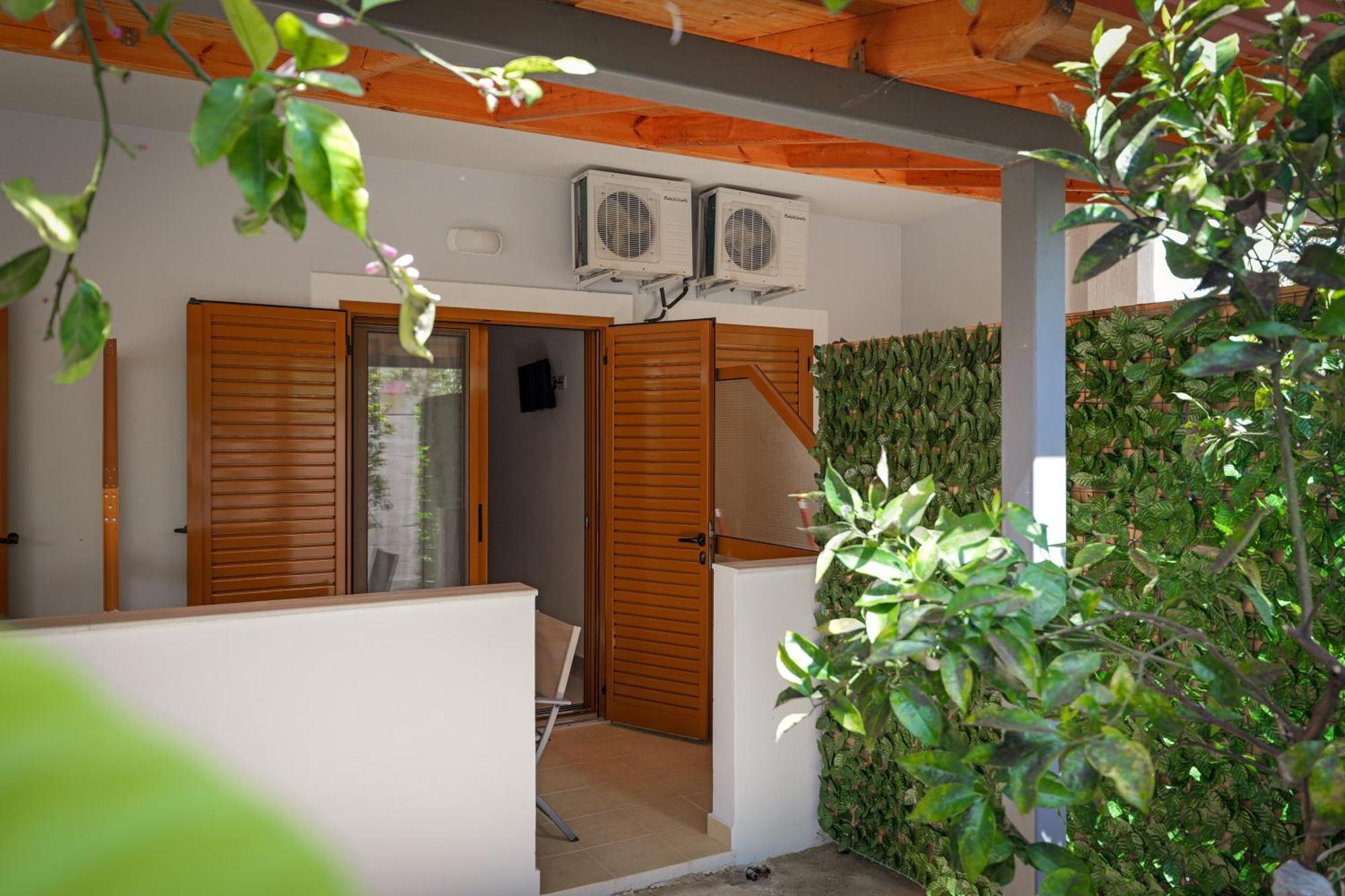 Guest House Moonlight Ksamil Bagian luar foto