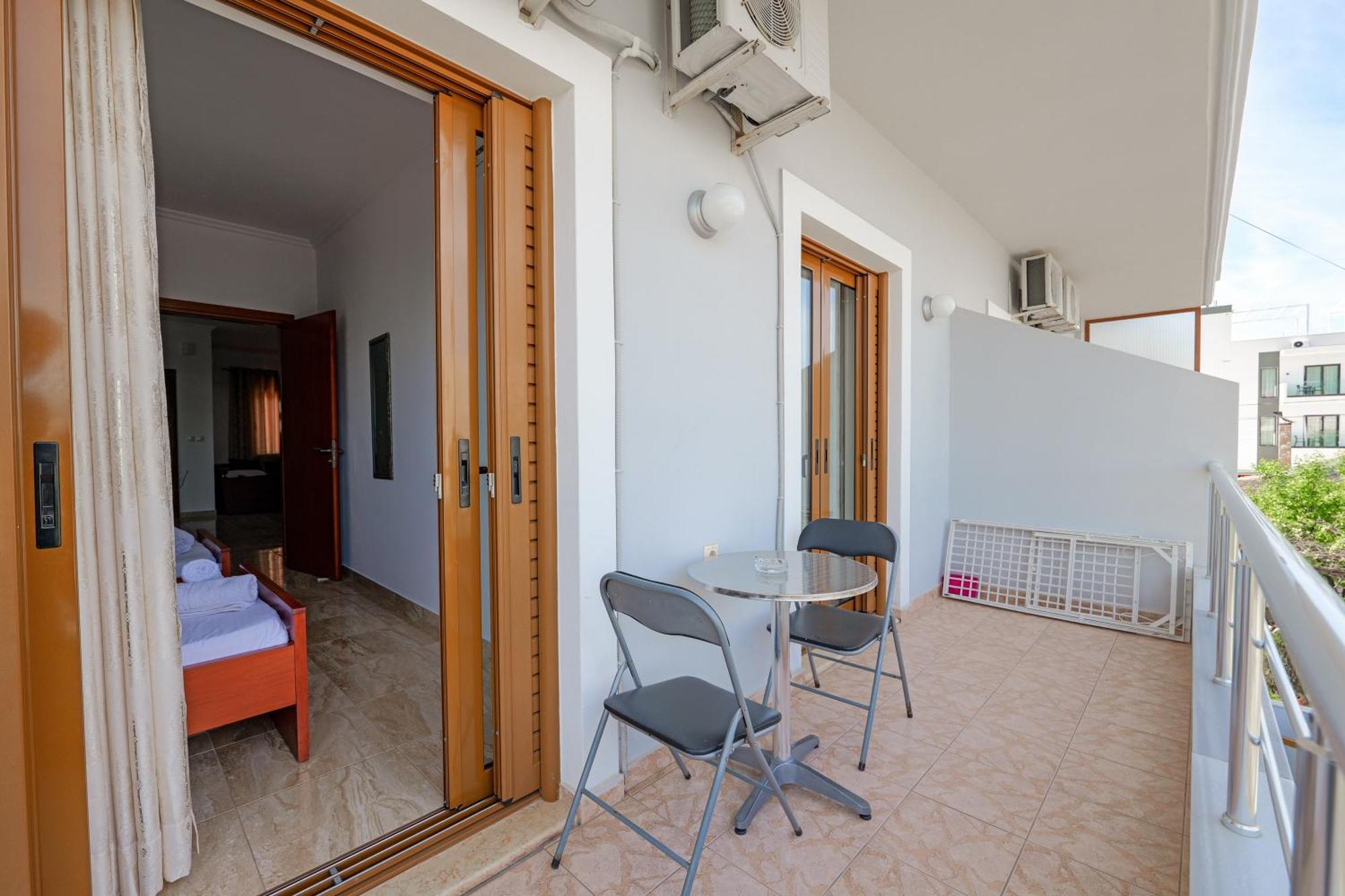 Guest House Moonlight Ksamil Bagian luar foto