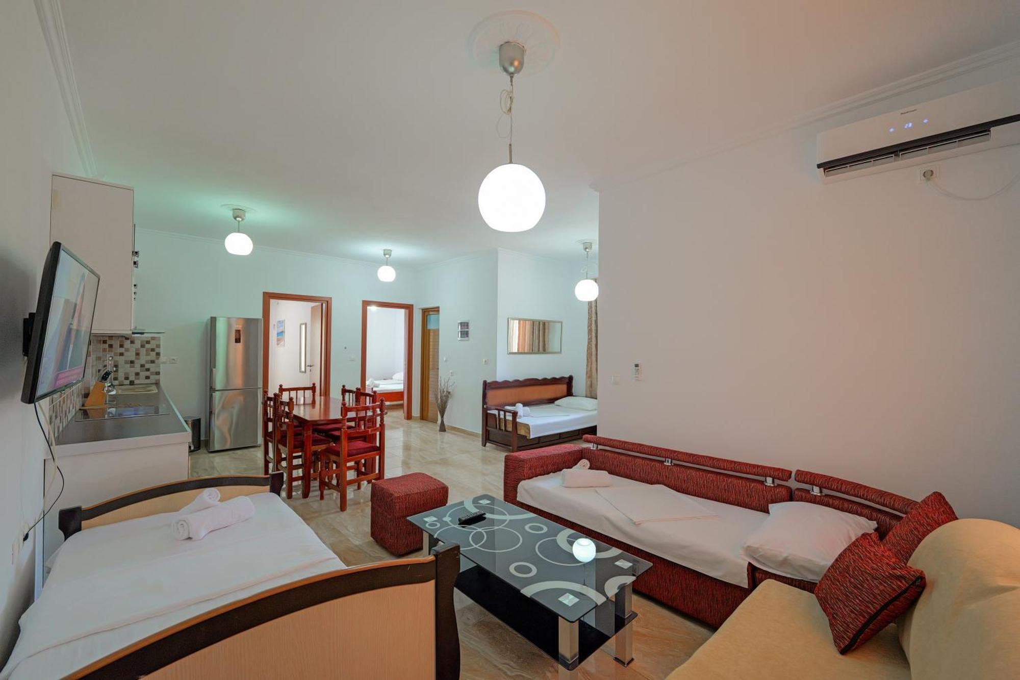 Guest House Moonlight Ksamil Bagian luar foto