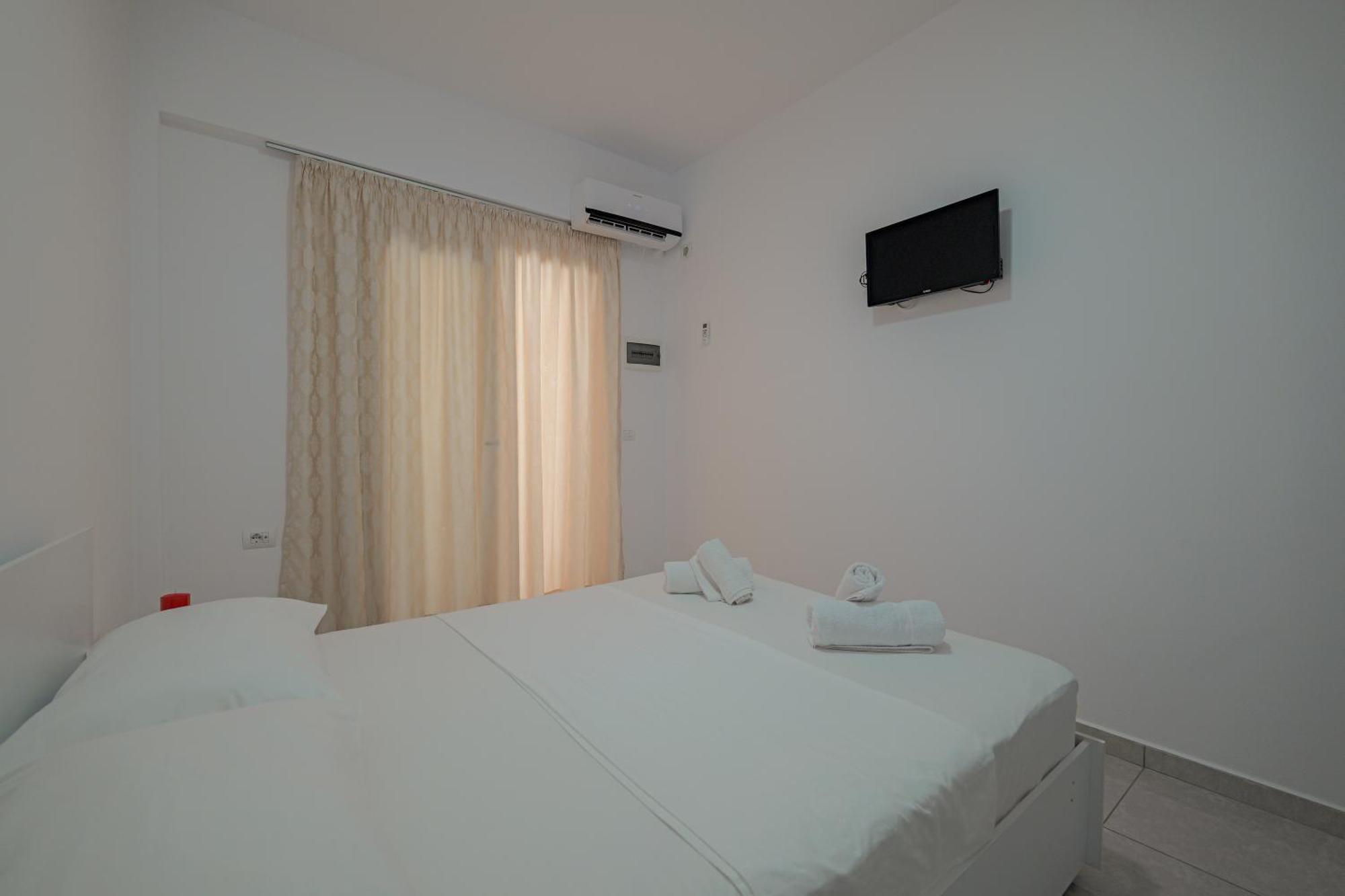 Guest House Moonlight Ksamil Bagian luar foto