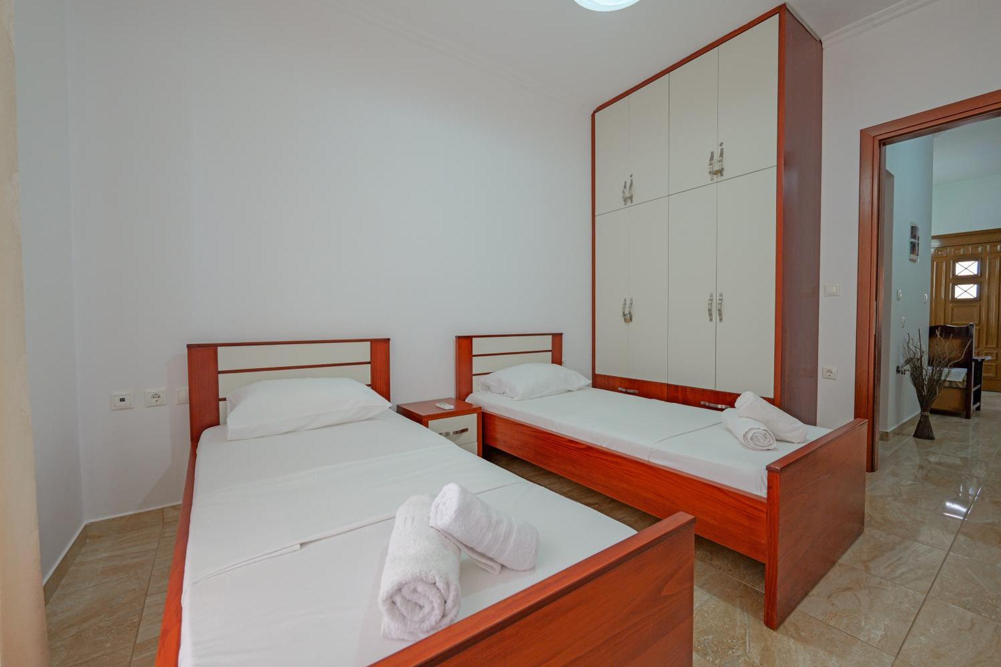 Guest House Moonlight Ksamil Bagian luar foto