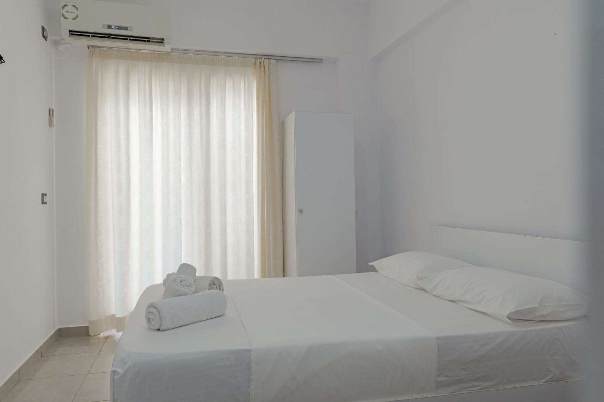 Guest House Moonlight Ksamil Bagian luar foto