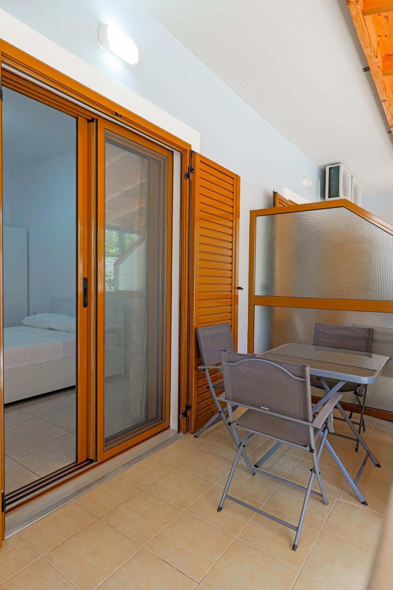 Guest House Moonlight Ksamil Bagian luar foto