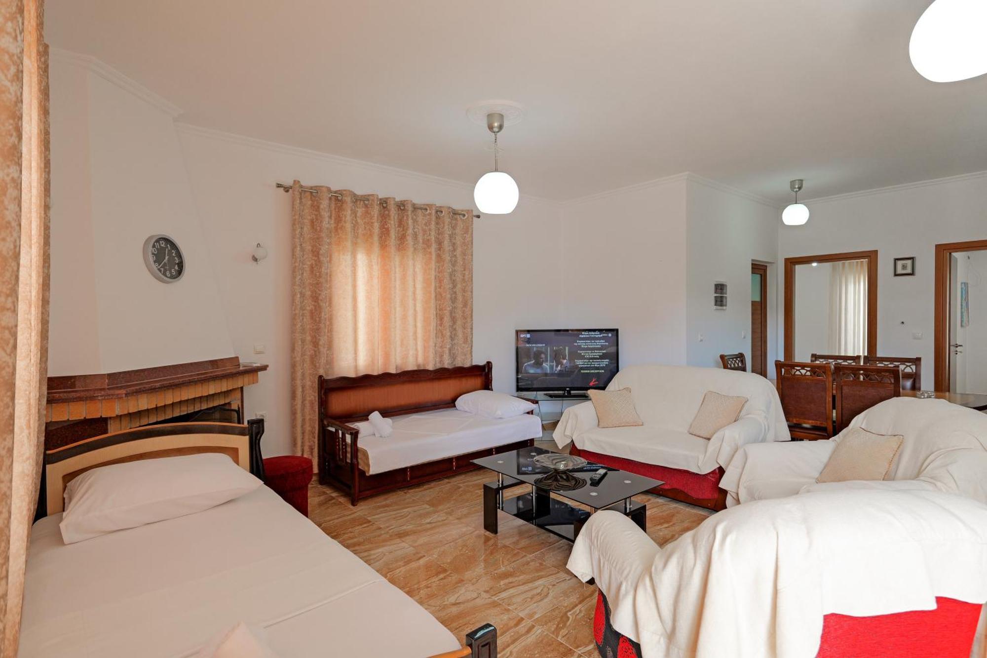 Guest House Moonlight Ksamil Bagian luar foto