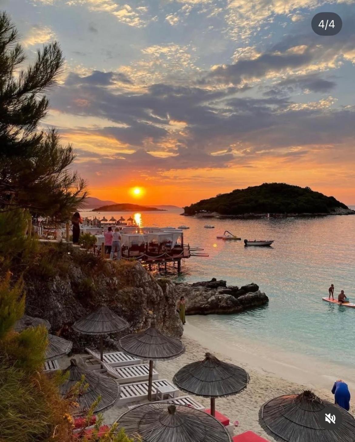 Guest House Moonlight Ksamil Bagian luar foto